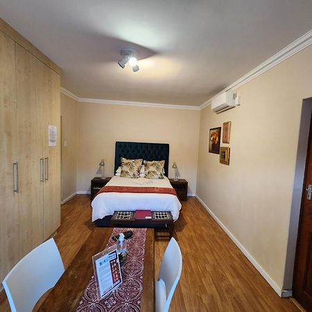 Jenvey House Selfcatering Apartments & Bnb Port Elizabeth Bagian luar foto